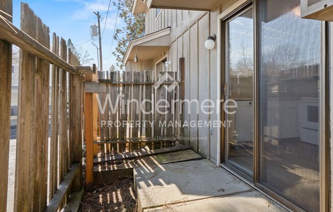 2702 E 31st