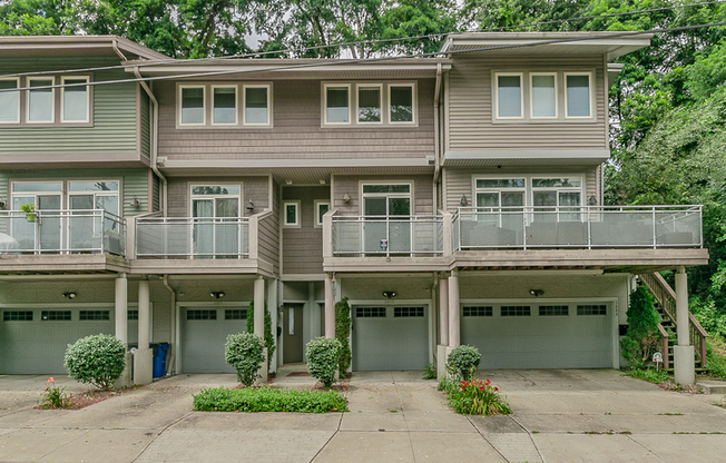 2872 W 11 ST