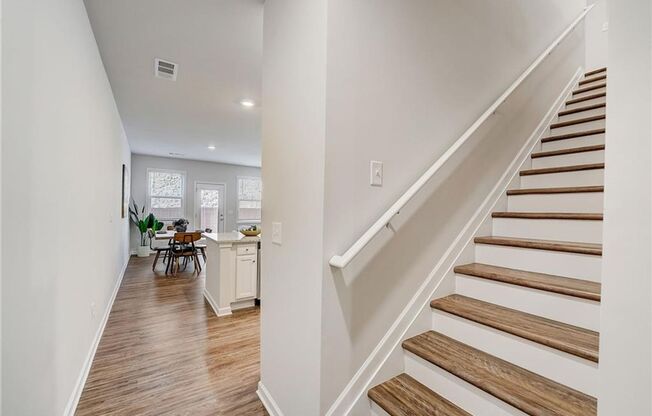 Practically New Townhome Minutes from DT Woodstock
