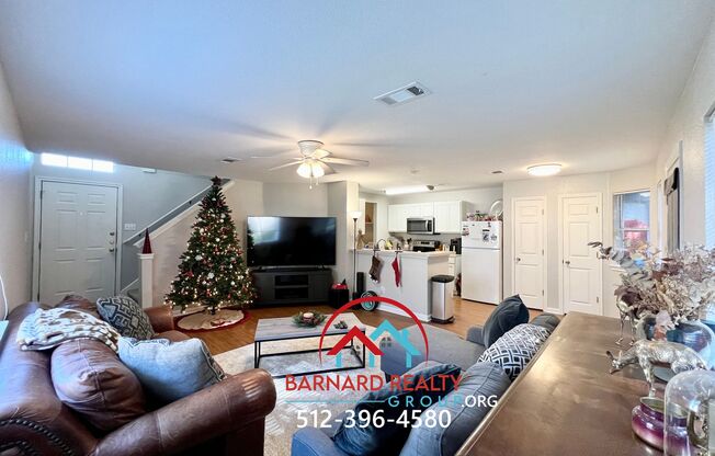 Available Mid July: Well maintained Duplex with Garage and Yard- Close to TX State Bus Stop!