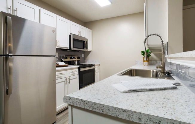Granite Countertop Kitchen at Terraces at Southaven, Southaven, 38671