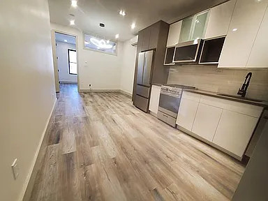 895 4 AVE
