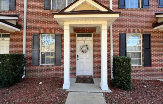 2 beds, 2.5 baths, $1,600