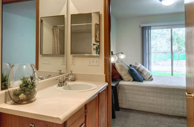 2 beds, 2 baths, 886 sqft, $2,095, Unit H302