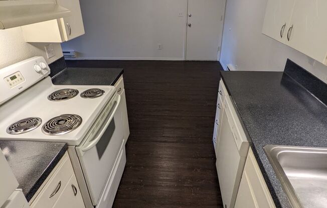 2 beds, 2 baths, 900 sqft, $1,575, Unit #01