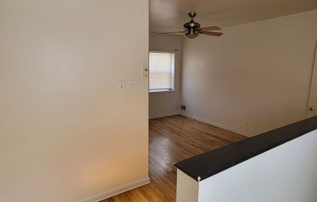 1 bed, 1 bath, $1,100, Unit Rear