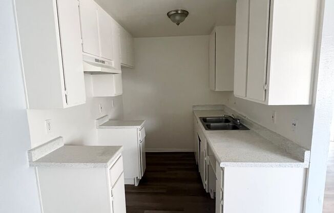 2 beds, 1 bath, 800 sqft, $2,125, Unit 606-320