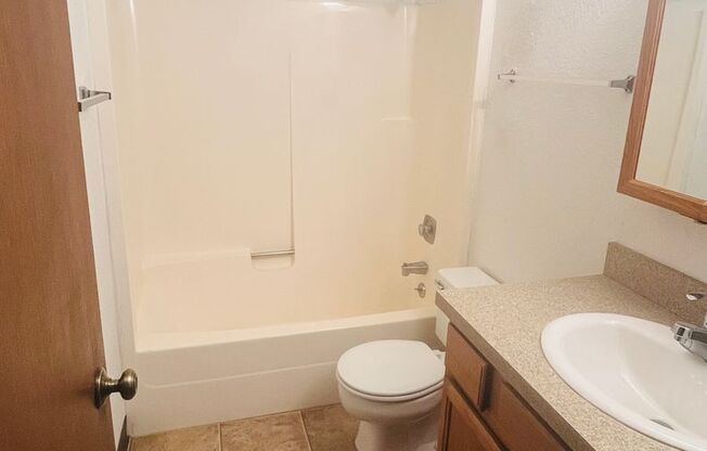 2 beds, 1 bath, $1,050, Unit 1244 Yellowstone