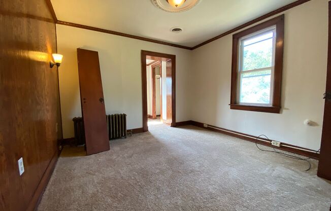 3 beds, 1 bath, $1,975, Unit 3135