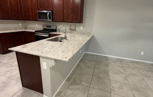 AMERICANA Property Mgmt - Beautiful 2 story 3-Beds Townhouse in Tule Springs