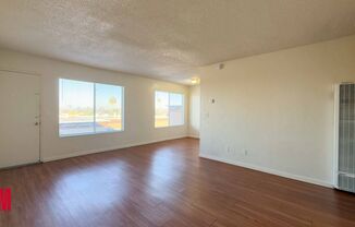 2 beds, 1 bath, $2,095, Unit E