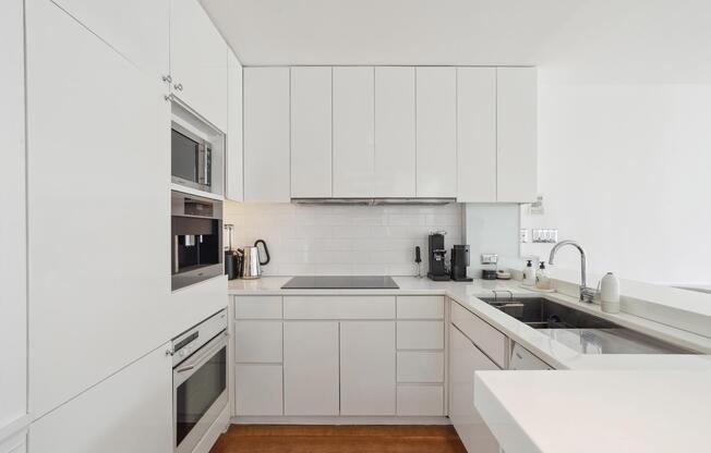 221 W 13 ST
