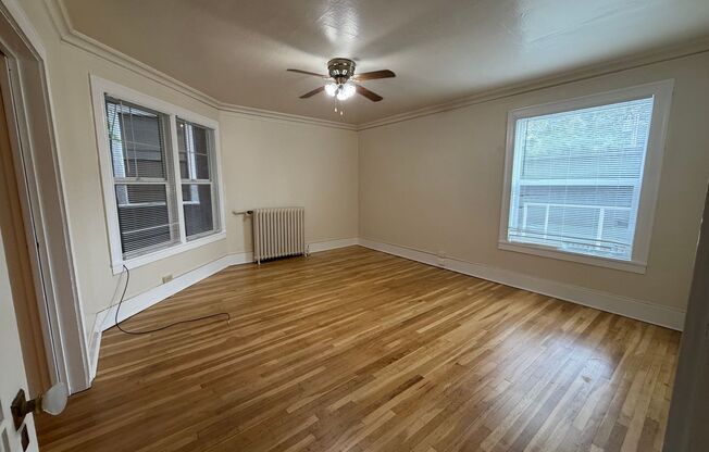 2 beds, 1 bath, 860 sqft, $1,695, Unit 211