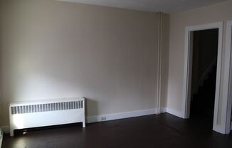 2 beds, 1 bath, $1,195, Unit 2nd Fl