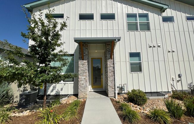 West Facing Corner Unit in Lafayette, CO Triplex-Available Now!