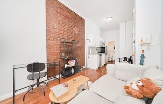 331 W 43 ST