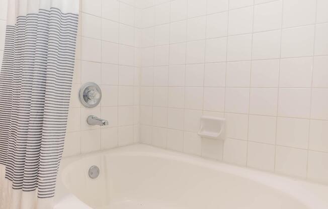 2 beds, 1.5 baths, 837 sqft, $1,179