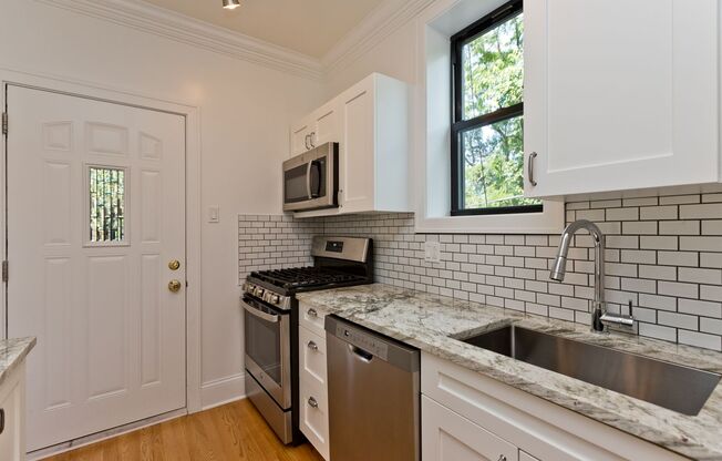 One Bedroom Apartment with In Unit Washer/Dryer