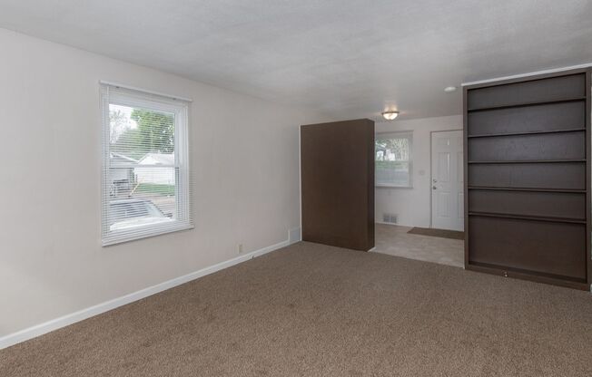 2 beds, 1 bath, 995 sqft, $850, Unit 319