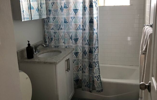 2 beds, 1 bath, $3,000, Unit 5