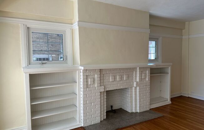 2 beds, 1 bath, 1,247 sqft, $2,000, Unit Old King Edward 18