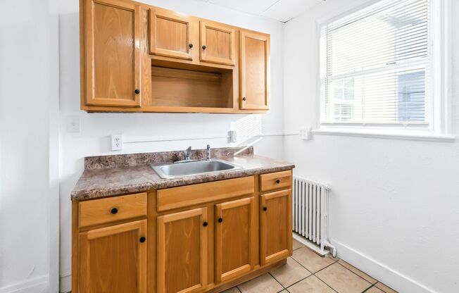 3 beds, 1 bath, $1,125, Unit Apt. 2