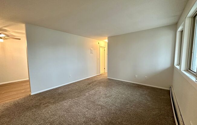 2 beds, 1 bath, 885 sqft, $1,299, Unit Unit 12