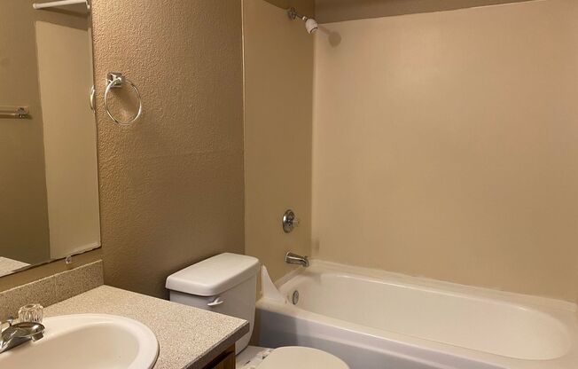 3 beds, 2 baths, 643 sqft, $2,000, Unit A206