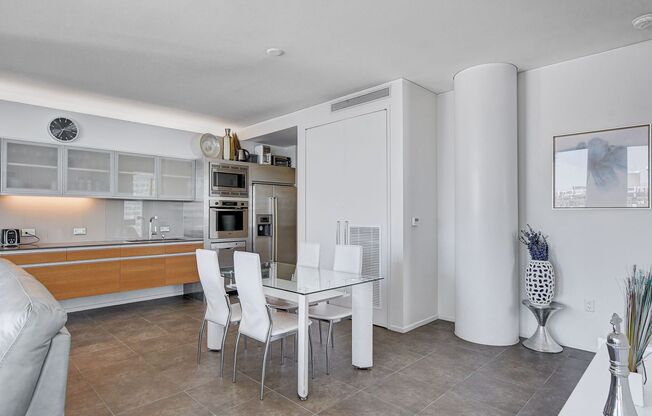 2 beds, 2 baths, $4,400, Unit # 802