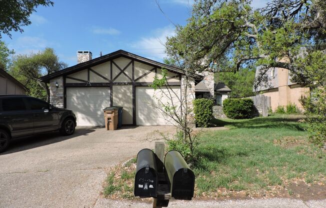 NICE 3 BEDROOM AND 2 BATH DUPLEX IN GREAT LOCATION