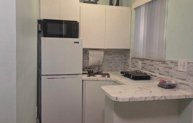 5690 W 9 LN