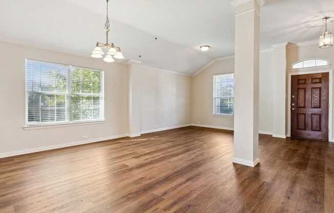 335 HIGHLAND GLN TRL