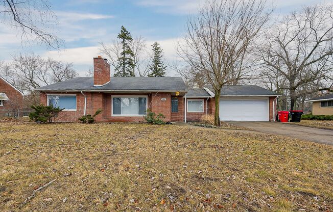 Welcome to this charming single-family ranch in Southfield, MI!