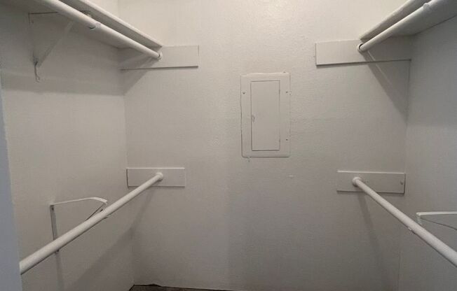 2 beds, 1 bath, 832 sqft, $1,150, Unit 505