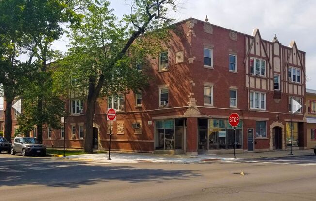 Condo with free heat! In-unit laundry, hardwoods, more!