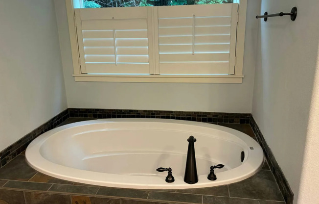4 beds, 2.5 baths, $3,199