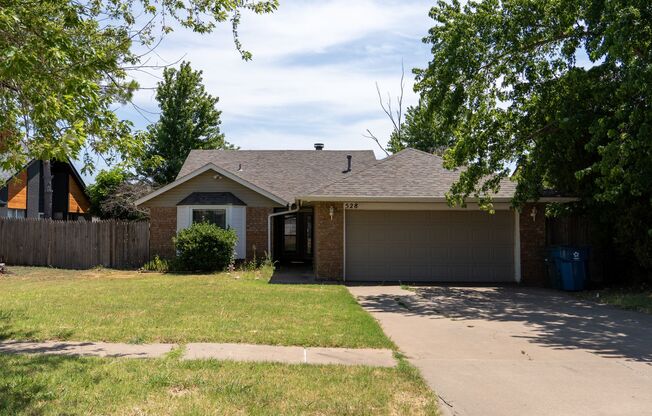 Gorgeous 3 Bed 2 Bath Home in Heart Of Edmond!