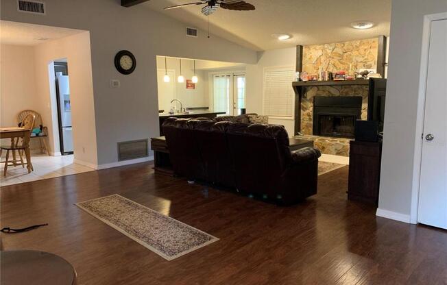 8624 DEE CIR