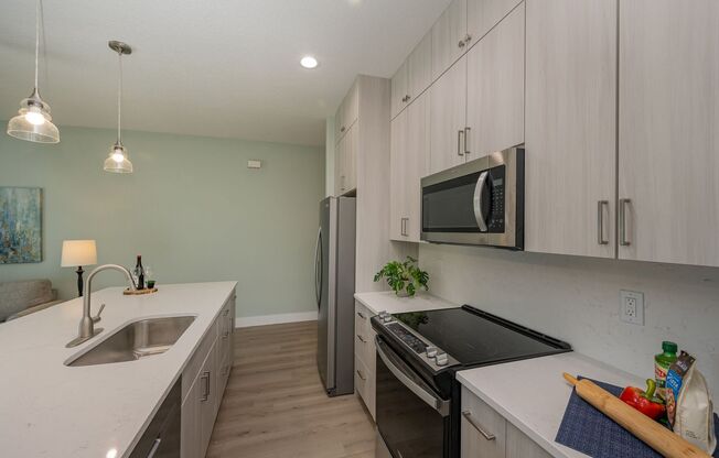 870 PADDLEBOARD CT TOWNHOUSE IN HEART OF MELBOURNE
