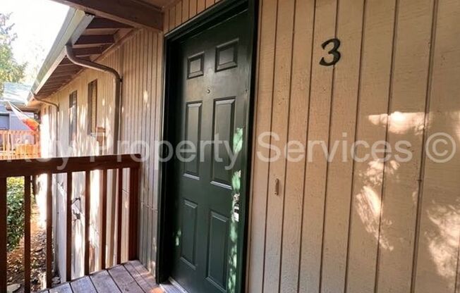 MOVE IN SPECIAL! HALF OFF! Updated Condo in Hazel Dell