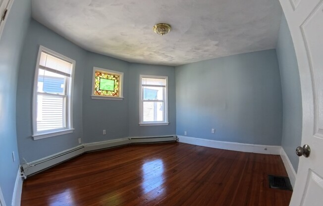 3 beds, 1 bath, $3,000, Unit 3