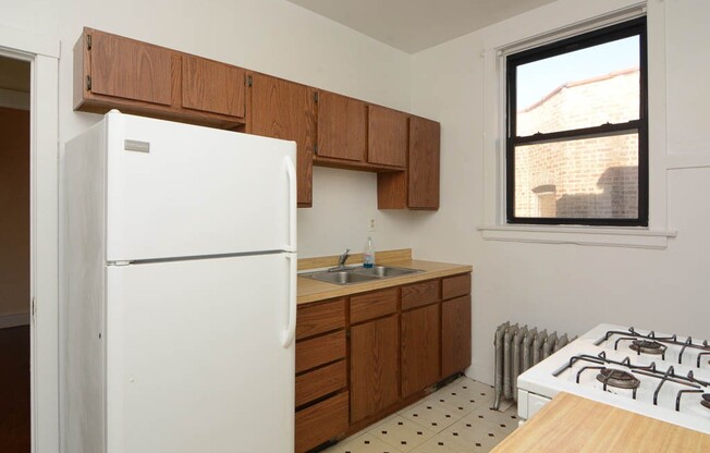 2428 Sawyer