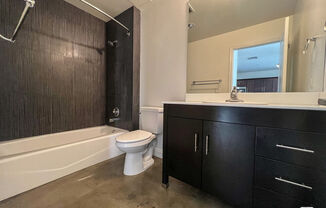 Studio, 1 bath, 792 sqft, $1,550, Unit 204