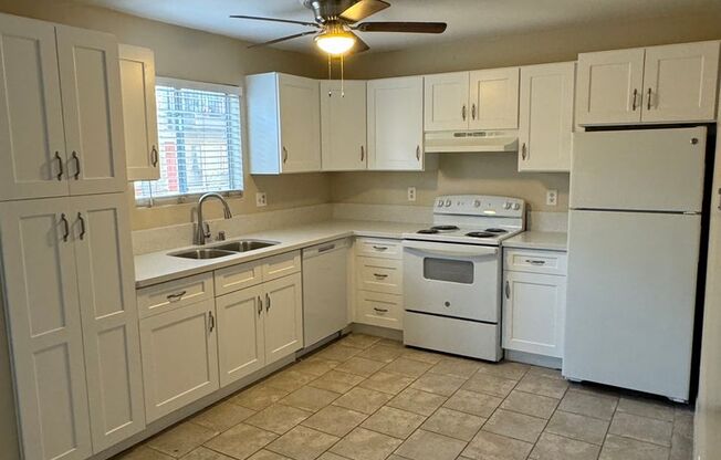 2 beds, 1 bath, 875 sqft, $1,995, Unit 4