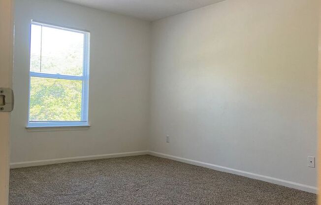2 beds, 1 bath, 880 sqft, $1,274, Unit 405E