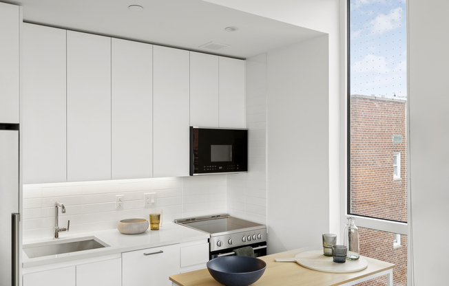 2 beds, 1 bath, $3,500, Unit 3E