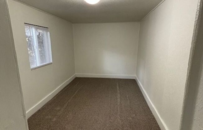 2 beds, 1 bath, $1,000, Unit PM-260-3 Unit 3