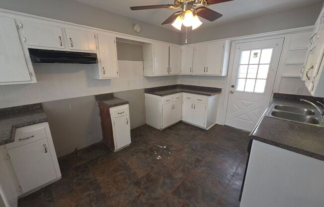 7348-7348A W Medford Ave