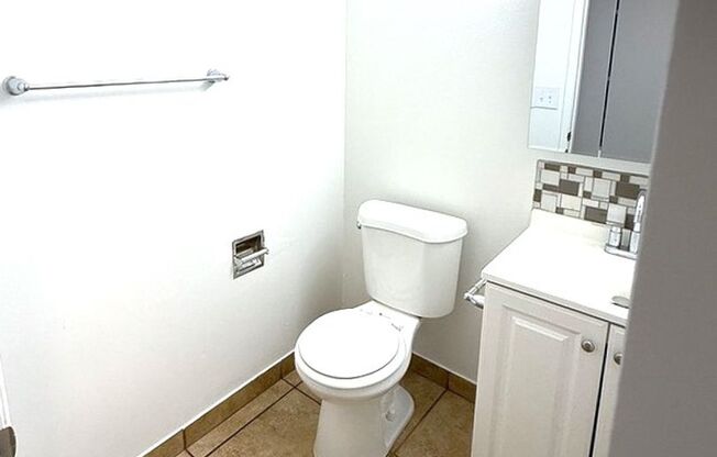 3 beds, 1.5 baths, 1,231 sqft, $2,295, Unit K1