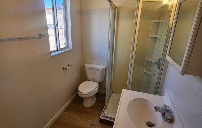 Studio, 1 bath, 400 sqft, $700, Unit 05